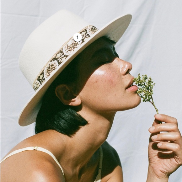 Lack of colour white hat - The Beverley - Picture 5 of 6